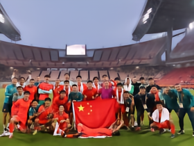 于大宝社媒晒U23国足合影庆祝晋级，阿兰点赞