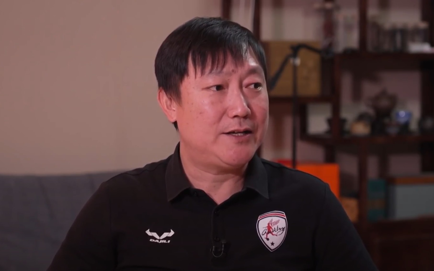 曲波：当年留洋我连脚指甲都不能自己剪；走出去后要积极融入