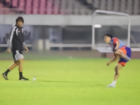 日媒：中村俊辅指导日本队3名中场练任意球