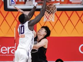 好兄弟一起进步，马鲁阿奇投篮15中7得到19分11篮板2抢断