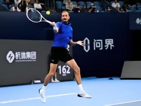 梅德韦杰夫2-1战胜黄泽林，晋级ATP250杭州站半决赛