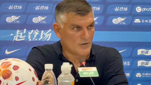 足球约翰-阿洛伊西：对丢球和结果失望；理解球迷焦虑我只换了一个人中超53 评07-11 23:33