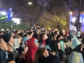 无人入睡！1点的布宜诺斯艾利斯街头，阿根廷球迷集体庆祝进球