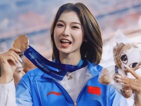 吴艳妮社媒：依旧意气风发一身傲骨！她易碎但难杀