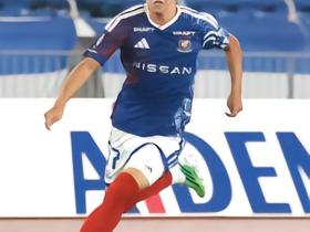 日媒：16岁新星三井寺真遭肘击，被担架抬下