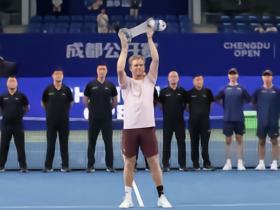 ATP250成都站决赛：弗基纳2-0胡尔卡奇成功夺冠