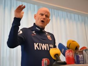 挪威主帅：皮球确实碰到缆绳了，FIFA大方承认会更显格局