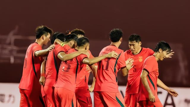 足球海报：看成败，人生豪迈，只不过是从头再来中超五洲734 评09-29 15:54