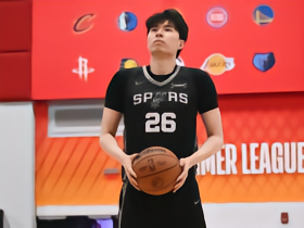 马刺90-80雄鹿，李贤重12分，布雷登-伯里斯26分