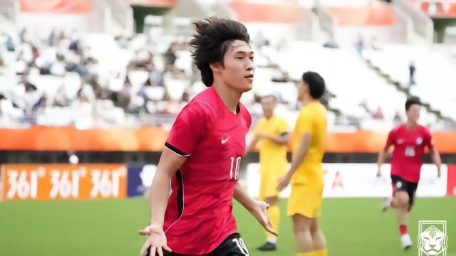 足球裴峻浩：中国队踢得非常好，他们比之前的对手强了很多英超中超14 评10-01 11:21