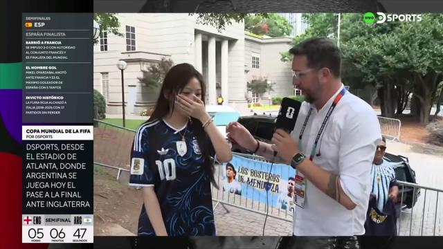 足球女球迷力挺阿根廷及梅西，涂上蓝白美甲+拿着的Goat吉祥物玩偶五洲世界杯21 评07-15 23:03