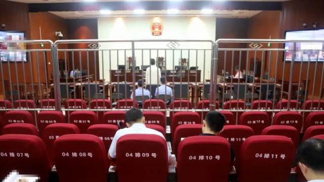足球湖南一法院：职业门将董某某放水获利64万元，判1年半缓刑2年中超中甲22 评07-15 23:18