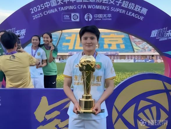 王珊珊：世界杯特别关注了凯恩和哈兰德，他俩是当今最强9号位