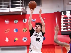 生涯代表作，李贤重替补登场23分钟，三分球7中4砍下22分5板