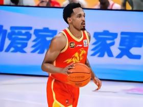 不拆队了？媒体人：广厦保留了巴里-布朗和塔克的优先续约权