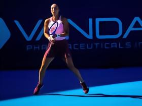 WTA250雅典站1/4决赛：郑钦文0-2不敌克雷吉茨科娃遭淘汰