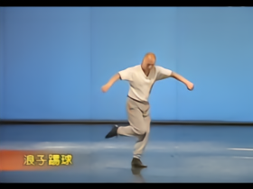 马竞官媒用马德里德比中的点球，致敬“浪子踢球”