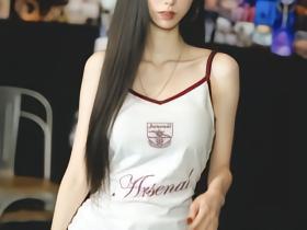 阿森纳小姐姐穿上了复古款枪手连衣裙！兄弟们，这个...