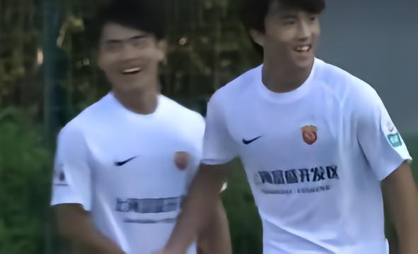 足球上海海港B队2-0客胜长春喜都，杨黔东、温钧翔破门足球1 评07-18 17:54