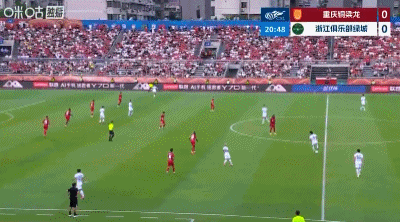 半场战报：铜梁龙0-1浙江，王钰栋破门，米特里策送助攻