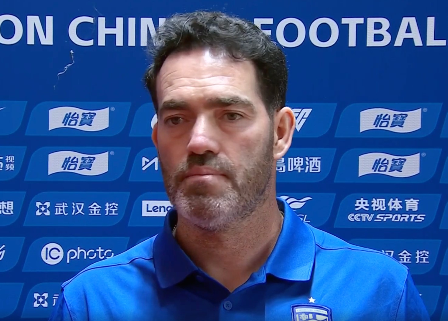 苏亚雷斯：亚姆卡姆在训练中受伤，我们的工作重心在联赛