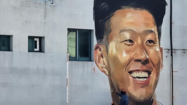足球韩媒：韩国春川市广场的孙兴慜巨幅壁画因重建将被拆除五洲2 评10-09 11:08