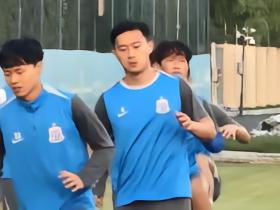 记者：刘诚宇、陈晋一、李可和蒋圣龙参加申花队赛前最后一练