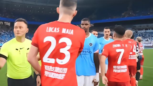 足球足球报：河南俱乐部受到一些经济影响，一线队似乎变得很脆弱中超8 评10-10 11:32