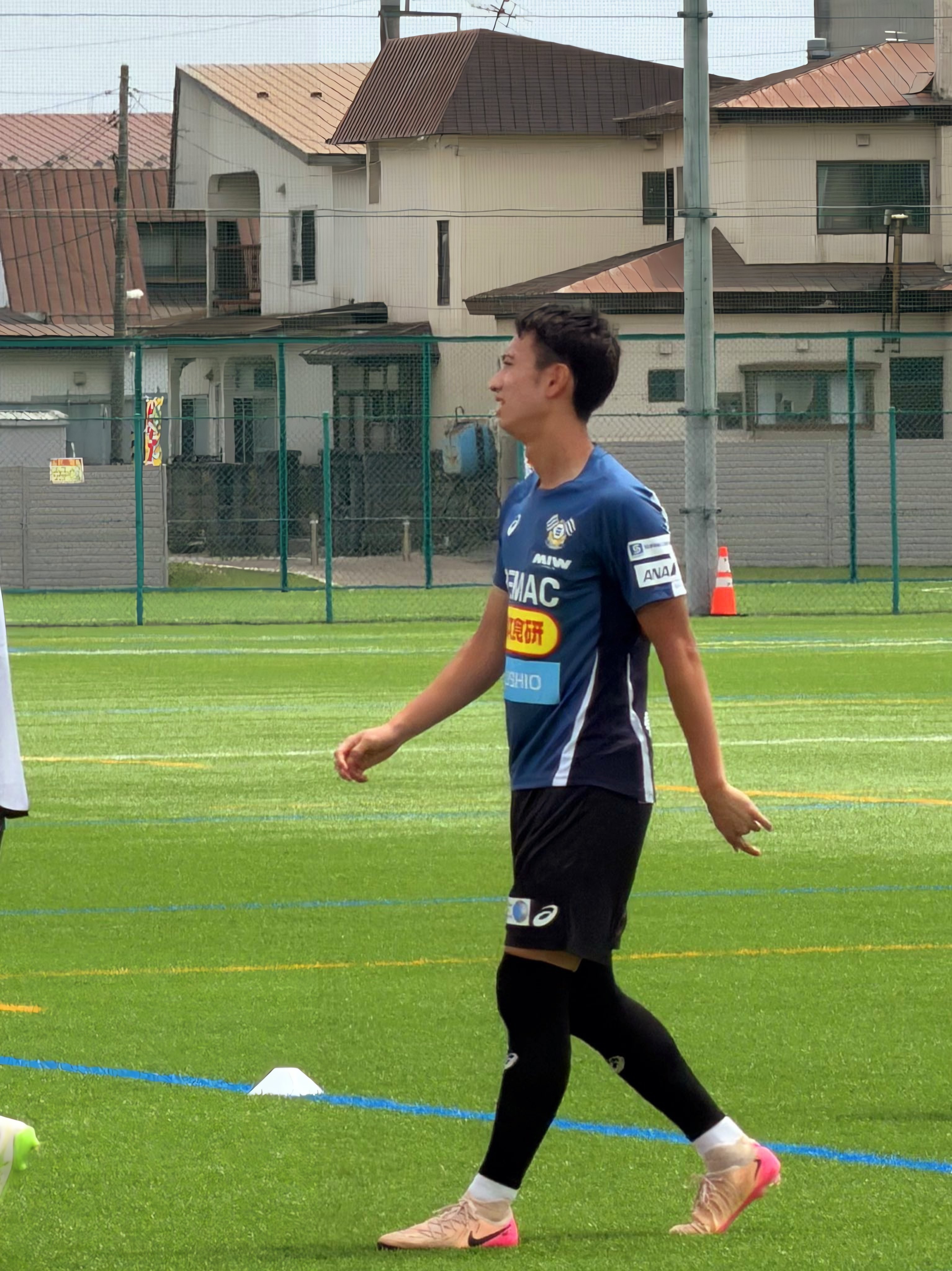 22岁日本球员中井卓大正跟随J2今治训练，球员出自皇马青训