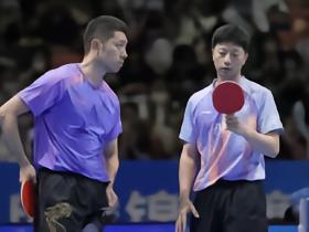 全锦赛男双：“U40”组合马龙/许昕3-0横扫黄友政/向鹏夺冠