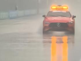 官方：F1新加坡大奖赛冲刺赛因暴雨原因推迟发车