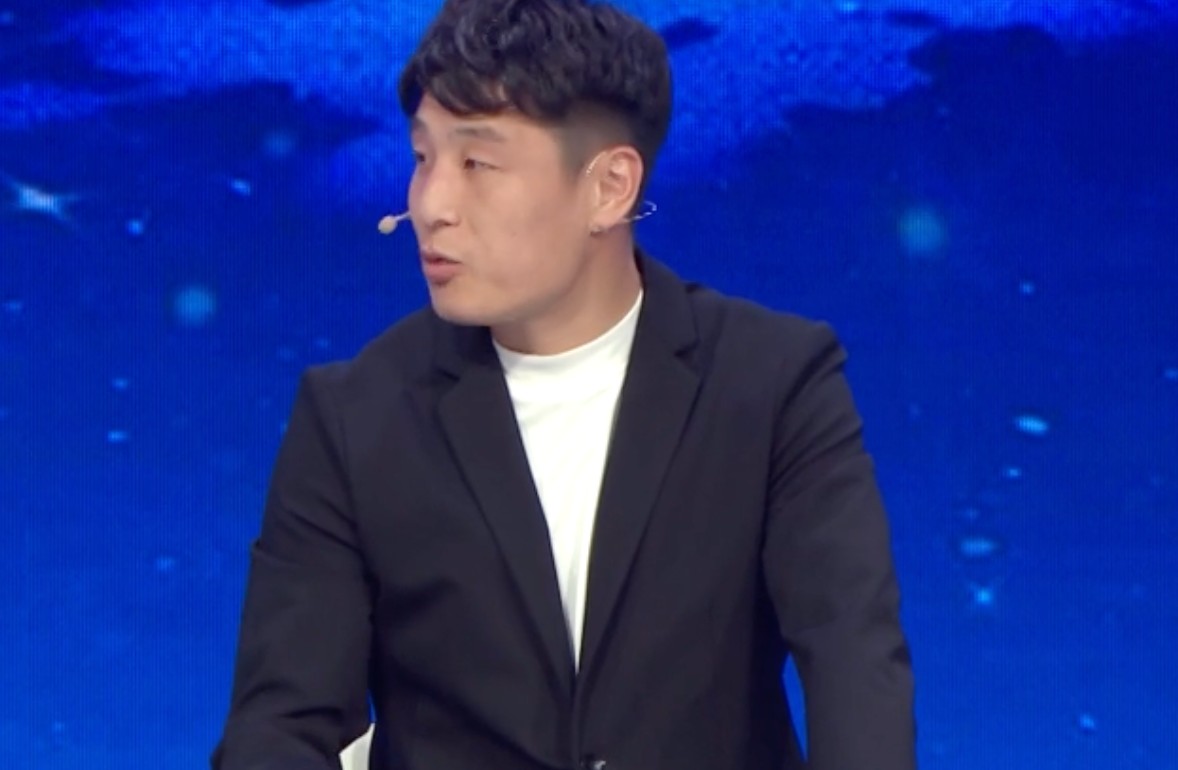 武磊点评半场：西班牙在肋部进攻效果不错，库库雷利亚作用多