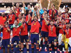 电讯报：特朗普和因凡蒂诺似乎被FIFA和西班牙社媒从合影中裁掉