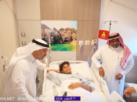 沙特费哈小将萨弗里遭炸弹弹片击中，被送往医院接受手术