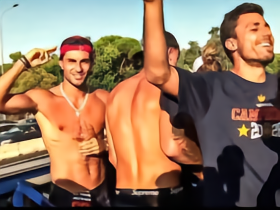 西班牙队开始夺冠游行，因马德里天气炎热费兰等球员脱掉上衣