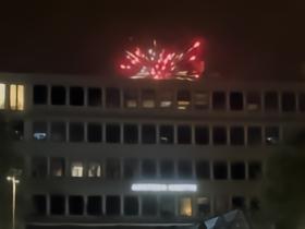 图片报：拜仁出征前遭烟花骚扰，球员睡眠被打扰