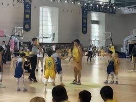 吓哭了，全国青少年篮球公开赛U9决赛，一位三年级球员身高185