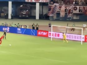 只要英博球员罚球，球门后面河南球