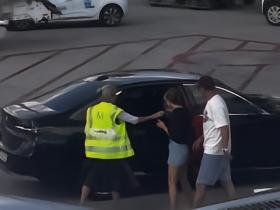 纳格尔斯曼与妻子度假归来，结束了辞职后的马略卡之行
