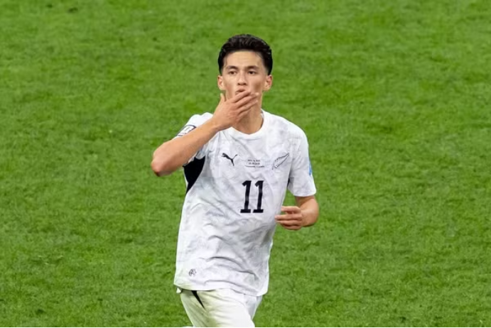 ​斯旺西官宣签下贾斯特，世界杯曾单场两球创历史