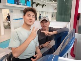 于大宝晒与毛伟杰合影：偶遇大连太子，祝国家队球员早日康复