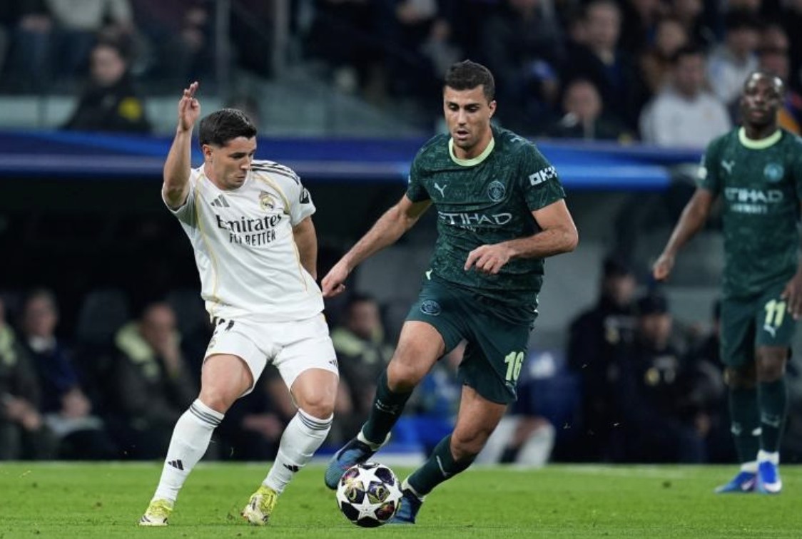 队报：皇马高层愿签罗德里是因球队对克罗斯接班人的迫切需求