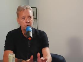 记者：阿贾克斯该请斯洛特接替米歇尔，前者正好赋闲在家