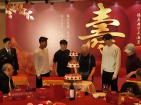 足坛元老年维泗93岁生日，徐根宝携武磊等弟子为他庆生