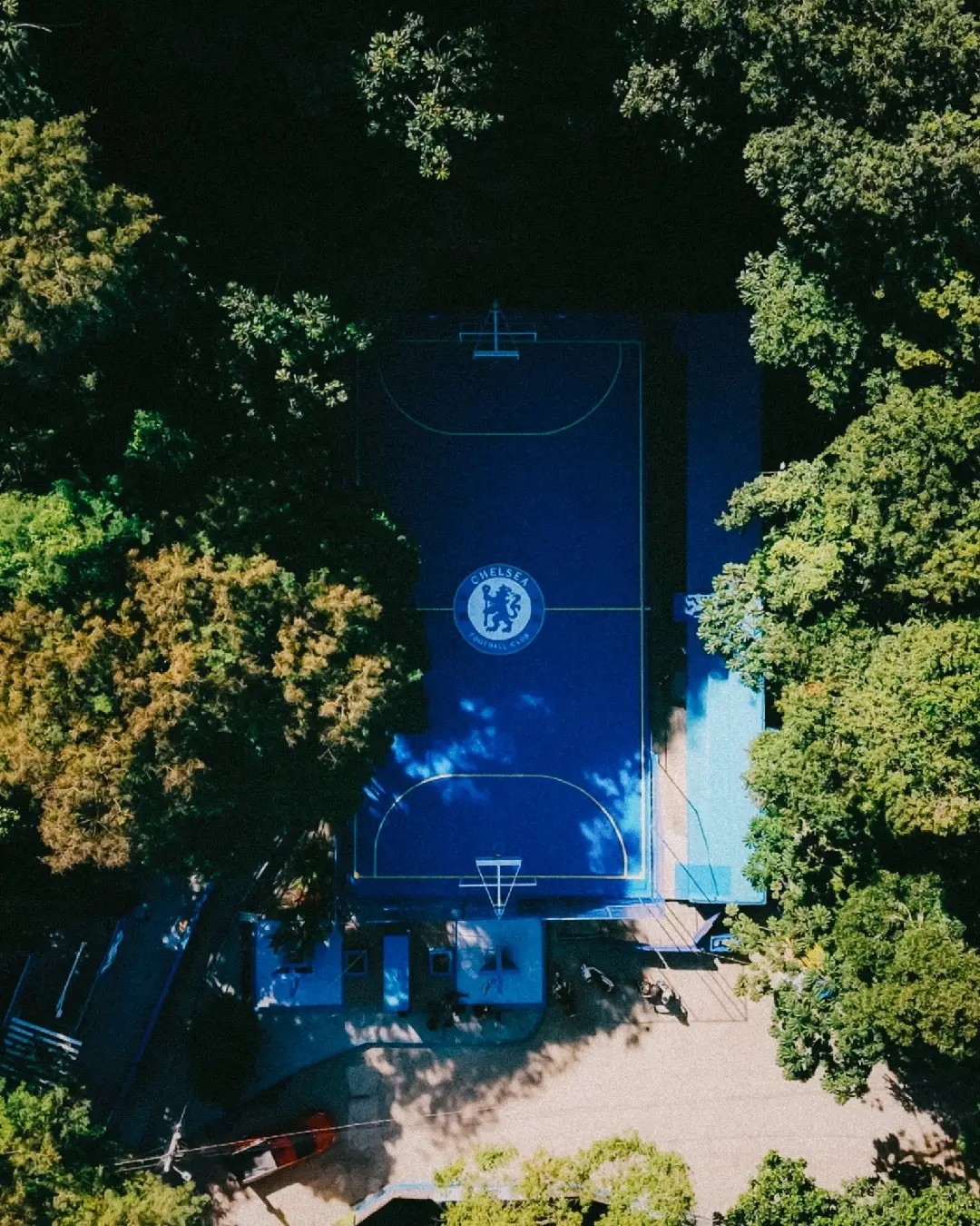 足篮两用，切尔西在里约热内卢打造了一片社区球场