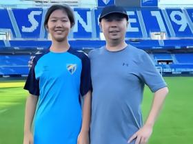 新华社关注马拉加U16女将王歆伊：出场31次进21球，父母卖房支持
