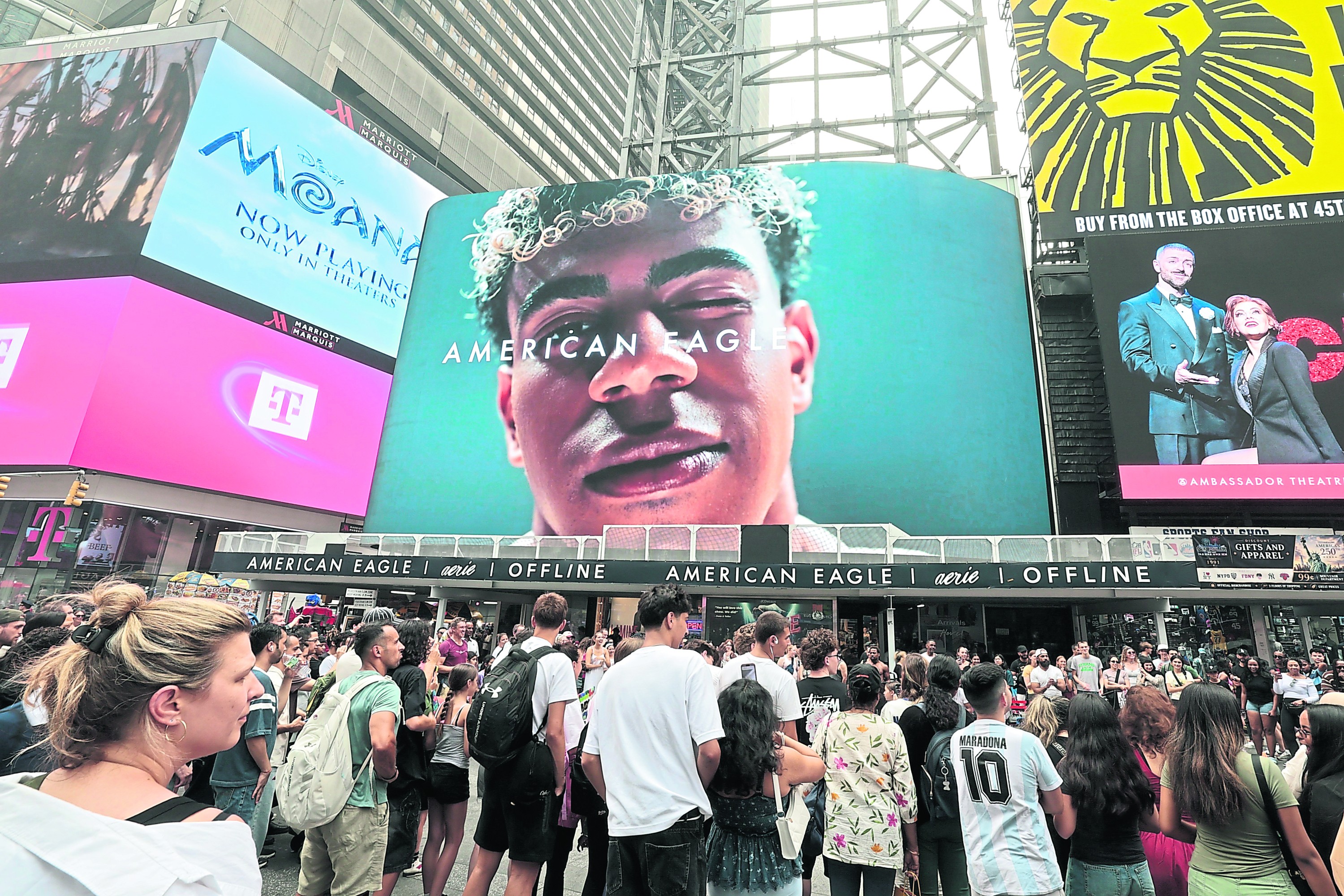世体：亚马尔效应席卷全球，在未参加世界杯的中国也有大量宣传物料