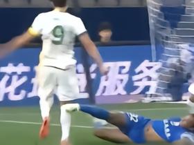 去年3月1艾迪对张玉宁亮鞋钉飞铲的赛后评价评议