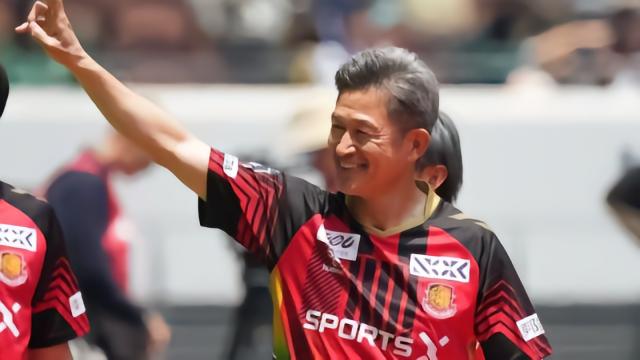 三浦知良攻入加盟福岛联后首球，以59岁151天刷新日本最年长进球纪录5 评07-25 23:35