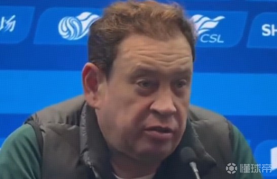 文汇体育：斯卢茨基后方乾坤大挪移自乱防线，海港笑纳大礼
